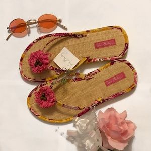 Vera Bradley “Bali Gold” Sandal- Size 6/7 (NWT)